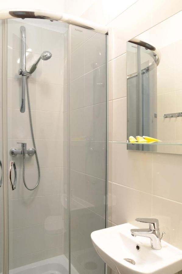 Baza Hotelowa Bobrowiecka 9 وارسو المظهر الخارجي الصورة