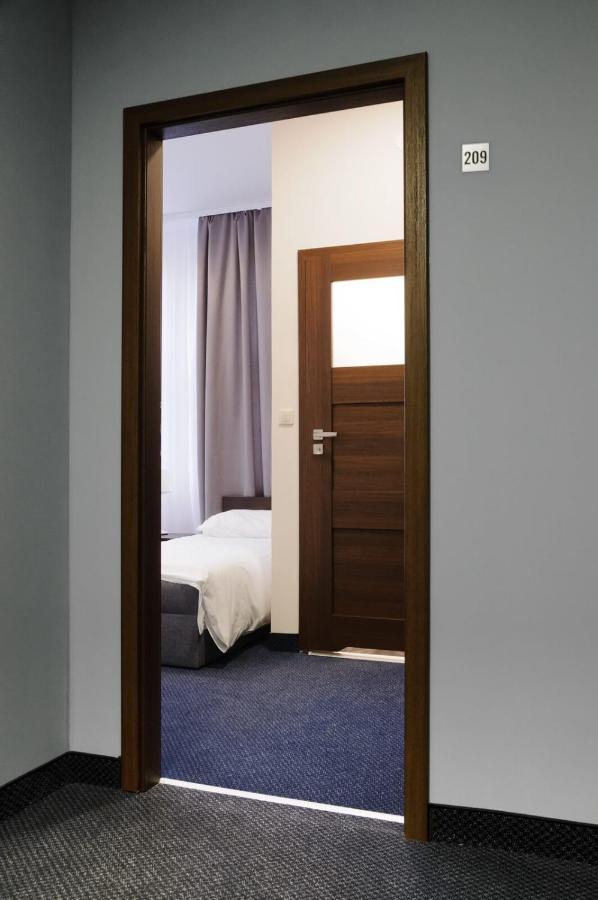 Baza Hotelowa Bobrowiecka 9 وارسو المظهر الخارجي الصورة